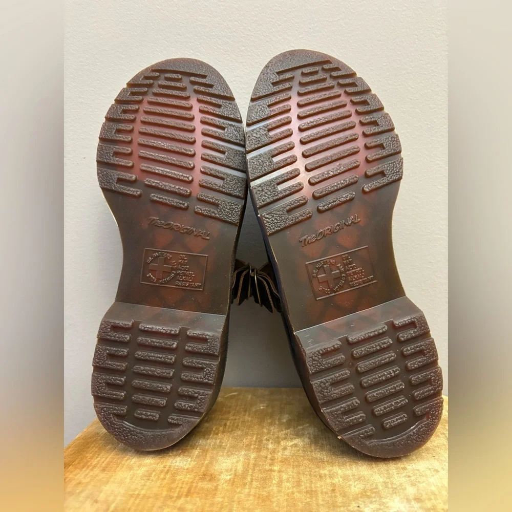 Women’s Dr Martens Mary Jane shoes - Picture 4 of 5